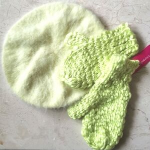 NWT Youth Angora Beret Hat and Mitten Set